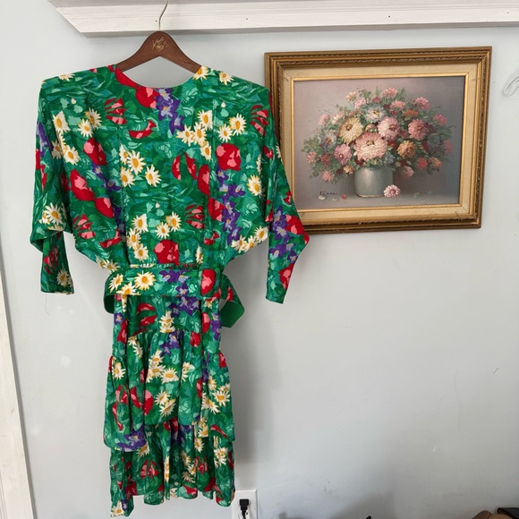 Gillian 80’s Vintage Silk Floral Ruffle dress‎Dress in Green and Red size 8